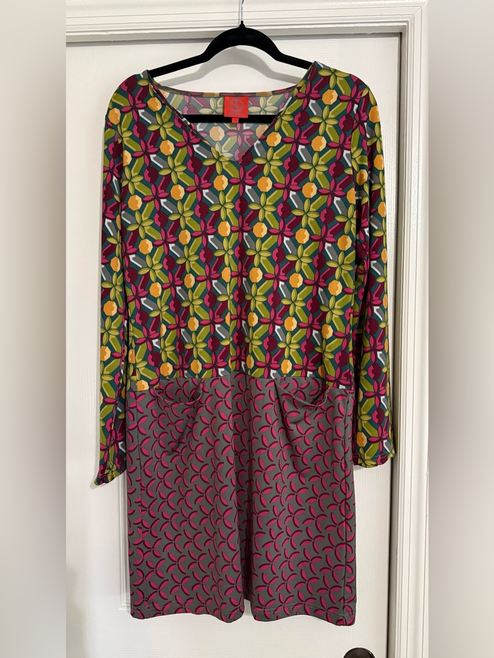 Tracy Negoshian Green and Pink Mixed-Print V-Neck Dress